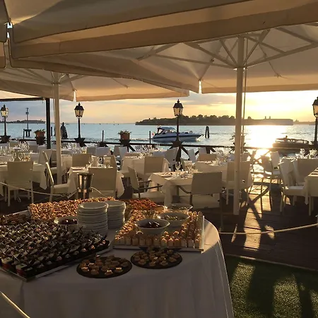 ラグナ ホテル 4*